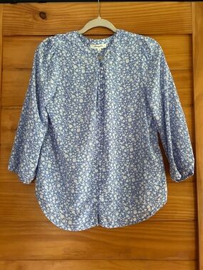Women's Light Blue Floral Button-Down Blouse